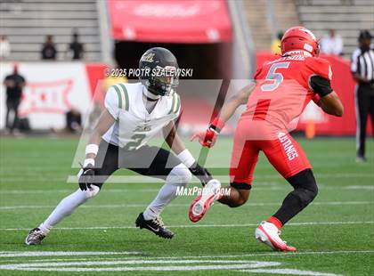 Thumbnail 2 in Cypress Falls vs. North Shore (UIL 6A D1 Football Regional) photogallery.