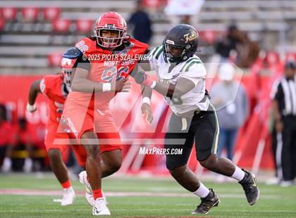 Thumbnail 3 in Cypress Falls vs. North Shore (UIL 6A D1 Football Regional) photogallery.