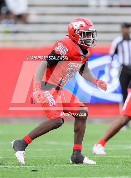 Thumbnail 3 in Cypress Falls vs. North Shore (UIL 6A D1 Football Regional) photogallery.