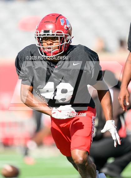 Thumbnail 3 in Cypress Falls vs. North Shore (UIL 6A D1 Football Regional) photogallery.