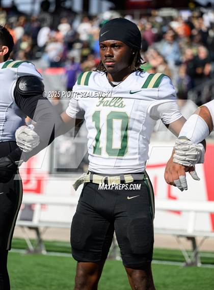 Thumbnail 1 in Cypress Falls vs. North Shore (UIL 6A D1 Football Regional) photogallery.