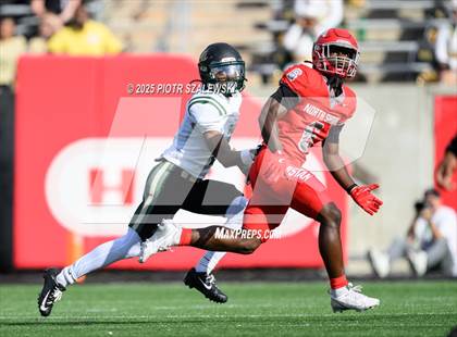 Thumbnail 2 in Cypress Falls vs. North Shore (UIL 6A D1 Football Regional) photogallery.