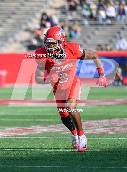 Thumbnail 2 in Cypress Falls vs. North Shore (UIL 6A D1 Football Regional) photogallery.