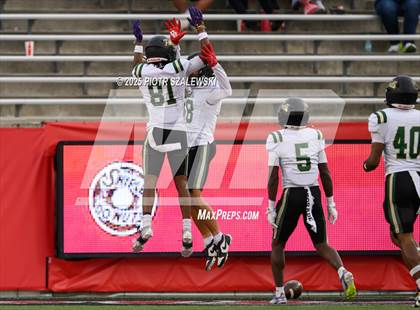 Thumbnail 2 in Cypress Falls vs. North Shore (UIL 6A D1 Football Regional) photogallery.