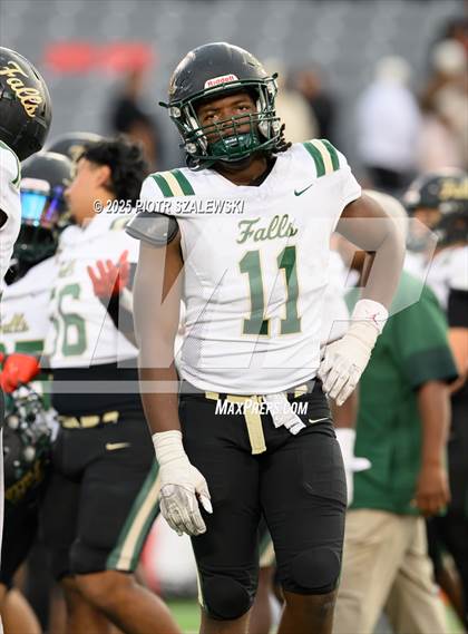 Thumbnail 1 in Cypress Falls vs. North Shore (UIL 6A D1 Football Regional) photogallery.