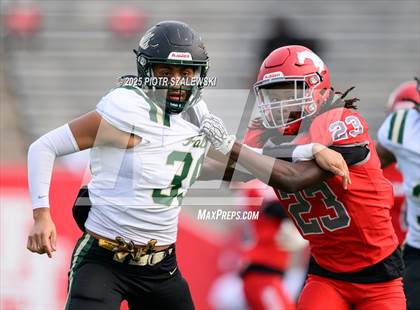 Thumbnail 1 in Cypress Falls vs. North Shore (UIL 6A D1 Football Regional) photogallery.