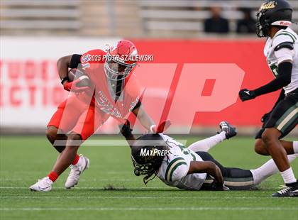 Thumbnail 1 in Cypress Falls vs. North Shore (UIL 6A D1 Football Regional) photogallery.