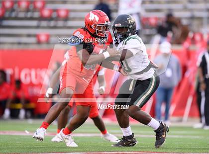 Thumbnail 1 in Cypress Falls vs. North Shore (UIL 6A D1 Football Regional) photogallery.