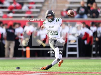 Thumbnail 3 in Cypress Falls vs. North Shore (UIL 6A D1 Football Regional) photogallery.