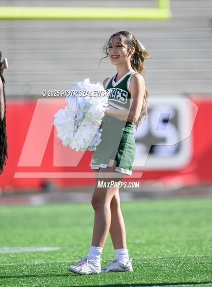 Thumbnail 3 in Cypress Falls vs. North Shore (UIL 6A D1 Football Regional) photogallery.