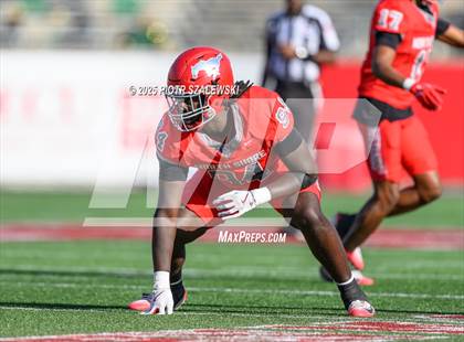 Thumbnail 3 in Cypress Falls vs. North Shore (UIL 6A D1 Football Regional) photogallery.