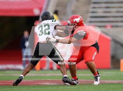 Thumbnail 2 in Cypress Falls vs. North Shore (UIL 6A D1 Football Regional) photogallery.