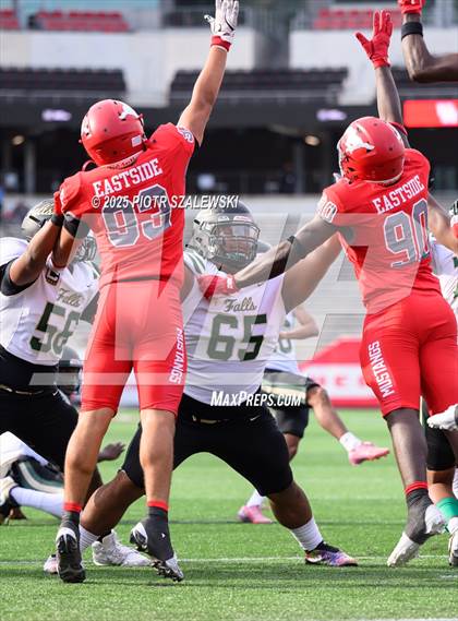 Thumbnail 3 in Cypress Falls vs. North Shore (UIL 6A D1 Football Regional) photogallery.