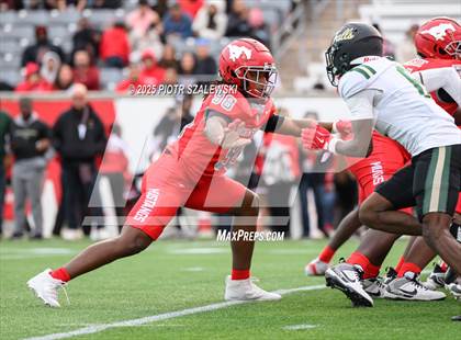 Thumbnail 3 in Cypress Falls vs. North Shore (UIL 6A D1 Football Regional) photogallery.