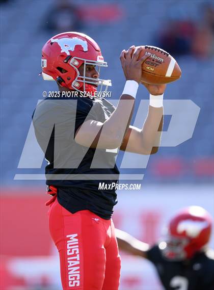 Thumbnail 3 in Cypress Falls vs. North Shore (UIL 6A D1 Football Regional) photogallery.