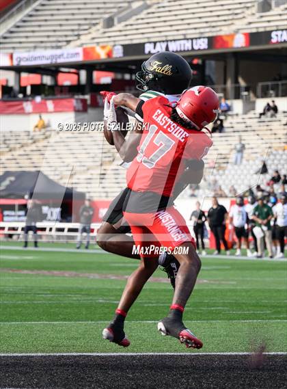 Thumbnail 1 in Cypress Falls vs. North Shore (UIL 6A D1 Football Regional) photogallery.