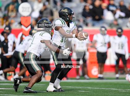 Thumbnail 3 in Cypress Falls vs. North Shore (UIL 6A D1 Football Regional) photogallery.