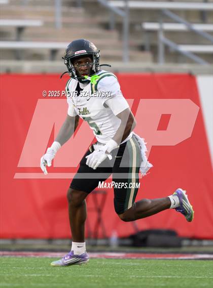 Thumbnail 1 in Cypress Falls vs. North Shore (UIL 6A D1 Football Regional) photogallery.