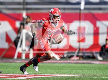 Thumbnail 3 in Cypress Falls vs. North Shore (UIL 6A D1 Football Regional) photogallery.