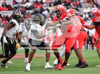 Thumbnail 3 in Cypress Falls vs. North Shore (UIL 6A D1 Football Regional) photogallery.