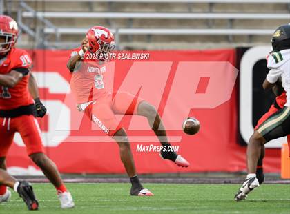 Thumbnail 2 in Cypress Falls vs. North Shore (UIL 6A D1 Football Regional) photogallery.