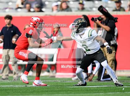 Thumbnail 1 in Cypress Falls vs. North Shore (UIL 6A D1 Football Regional) photogallery.