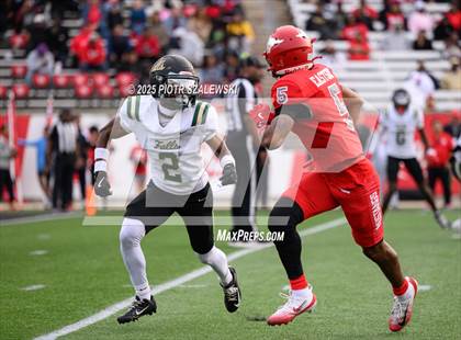 Thumbnail 2 in Cypress Falls vs. North Shore (UIL 6A D1 Football Regional) photogallery.