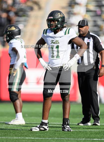 Thumbnail 2 in Cypress Falls vs. North Shore (UIL 6A D1 Football Regional) photogallery.