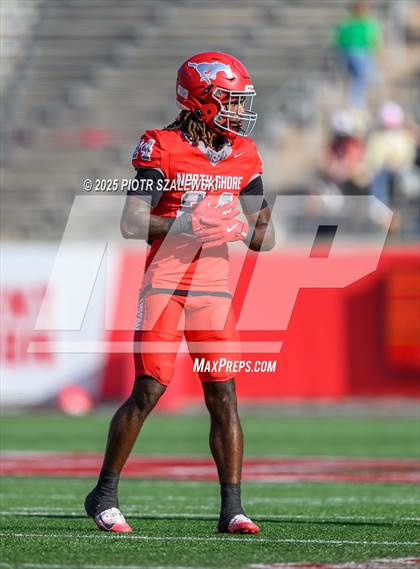 Thumbnail 2 in Cypress Falls vs. North Shore (UIL 6A D1 Football Regional) photogallery.