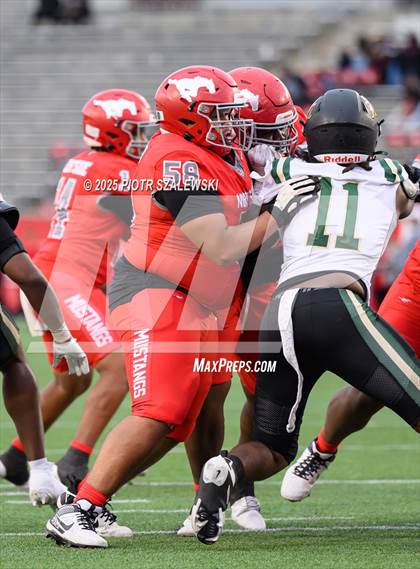 Thumbnail 3 in Cypress Falls vs. North Shore (UIL 6A D1 Football Regional) photogallery.