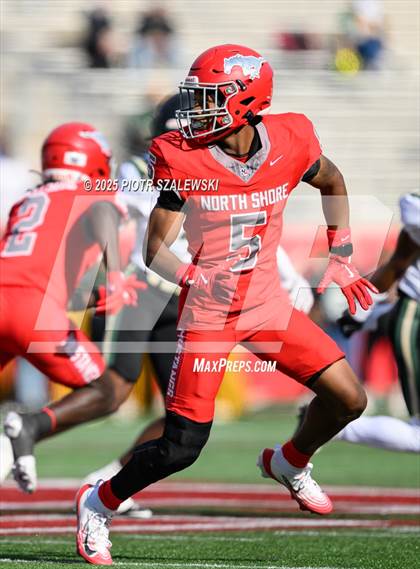 Thumbnail 3 in Cypress Falls vs. North Shore (UIL 6A D1 Football Regional) photogallery.