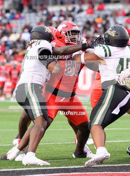 Thumbnail 3 in Cypress Falls vs. North Shore (UIL 6A D1 Football Regional) photogallery.