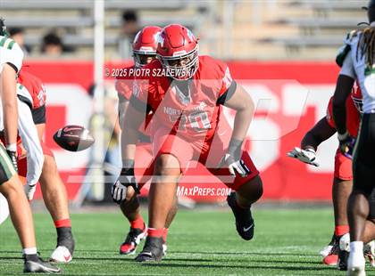 Thumbnail 1 in Cypress Falls vs. North Shore (UIL 6A D1 Football Regional) photogallery.