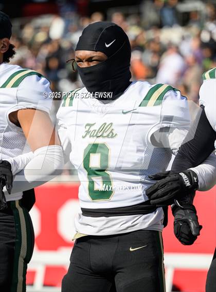 Thumbnail 3 in Cypress Falls vs. North Shore (UIL 6A D1 Football Regional) photogallery.