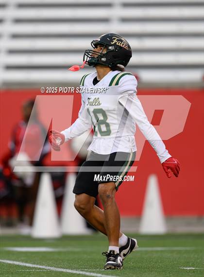 Thumbnail 3 in Cypress Falls vs. North Shore (UIL 6A D1 Football Regional) photogallery.