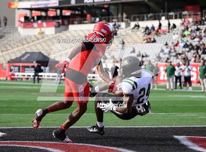 Thumbnail 3 in Cypress Falls vs. North Shore (UIL 6A D1 Football Regional) photogallery.