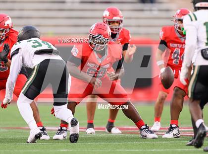 Thumbnail 3 in Cypress Falls vs. North Shore (UIL 6A D1 Football Regional) photogallery.
