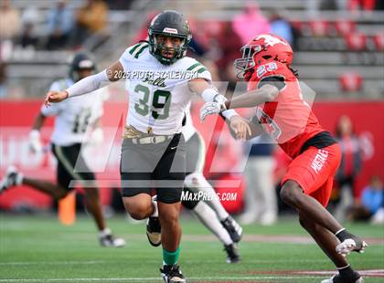 Thumbnail 3 in Cypress Falls vs. North Shore (UIL 6A D1 Football Regional) photogallery.