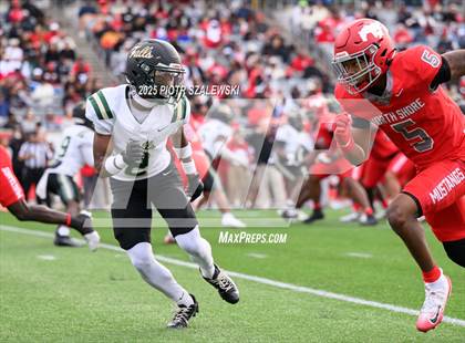 Thumbnail 3 in Cypress Falls vs. North Shore (UIL 6A D1 Football Regional) photogallery.