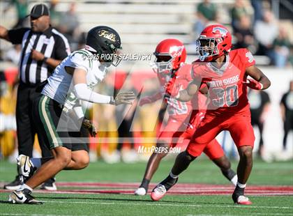 Thumbnail 3 in Cypress Falls vs. North Shore (UIL 6A D1 Football Regional) photogallery.