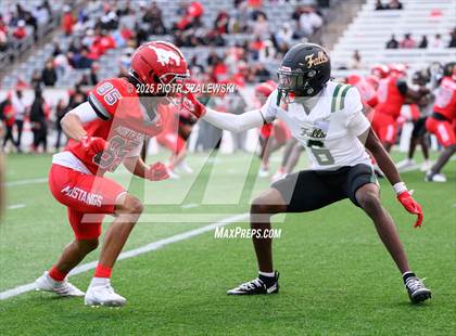 Thumbnail 2 in Cypress Falls vs. North Shore (UIL 6A D1 Football Regional) photogallery.