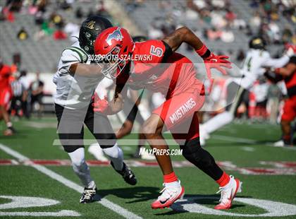 Thumbnail 3 in Cypress Falls vs. North Shore (UIL 6A D1 Football Regional) photogallery.