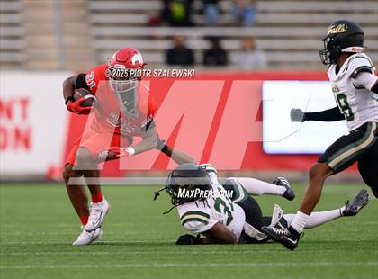 Thumbnail 3 in Cypress Falls vs. North Shore (UIL 6A D1 Football Regional) photogallery.