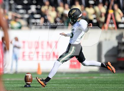 Thumbnail 2 in Cypress Falls vs. North Shore (UIL 6A D1 Football Regional) photogallery.
