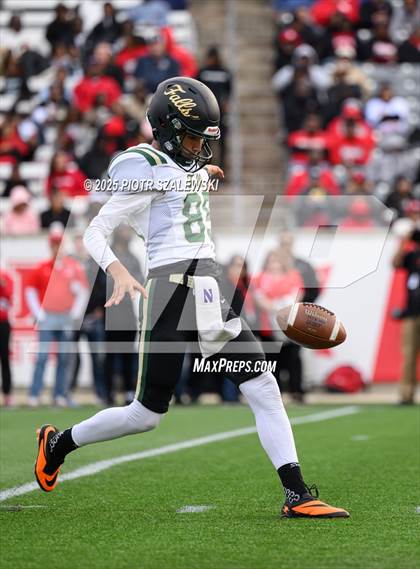 Thumbnail 3 in Cypress Falls vs. North Shore (UIL 6A D1 Football Regional) photogallery.