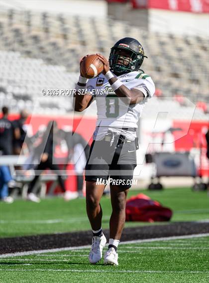 Thumbnail 3 in Cypress Falls vs. North Shore (UIL 6A D1 Football Regional) photogallery.