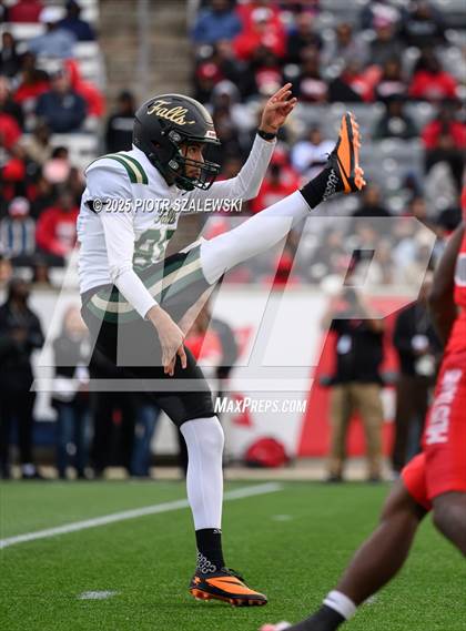 Thumbnail 1 in Cypress Falls vs. North Shore (UIL 6A D1 Football Regional) photogallery.