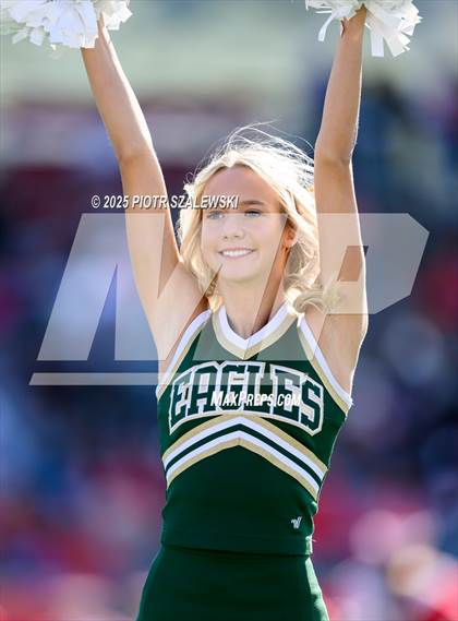 Thumbnail 1 in Cypress Falls vs. North Shore (UIL 6A D1 Football Regional) photogallery.