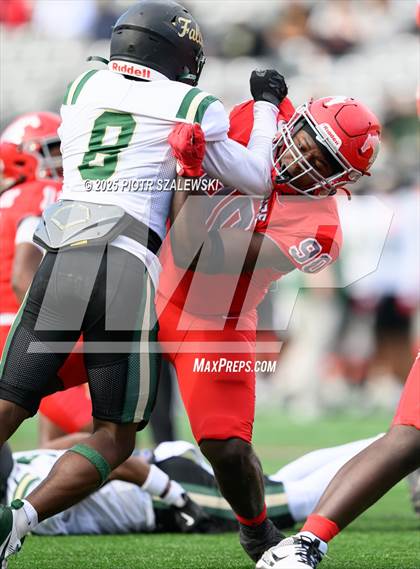 Thumbnail 2 in Cypress Falls vs. North Shore (UIL 6A D1 Football Regional) photogallery.