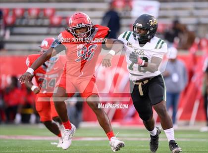 Thumbnail 2 in Cypress Falls vs. North Shore (UIL 6A D1 Football Regional) photogallery.
